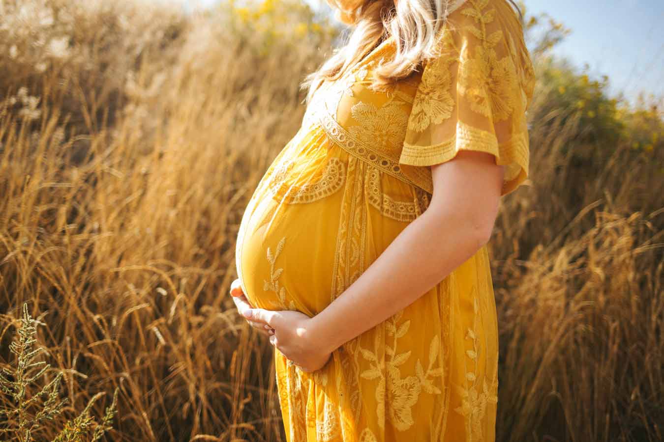 عکس بارداری در فضای باز