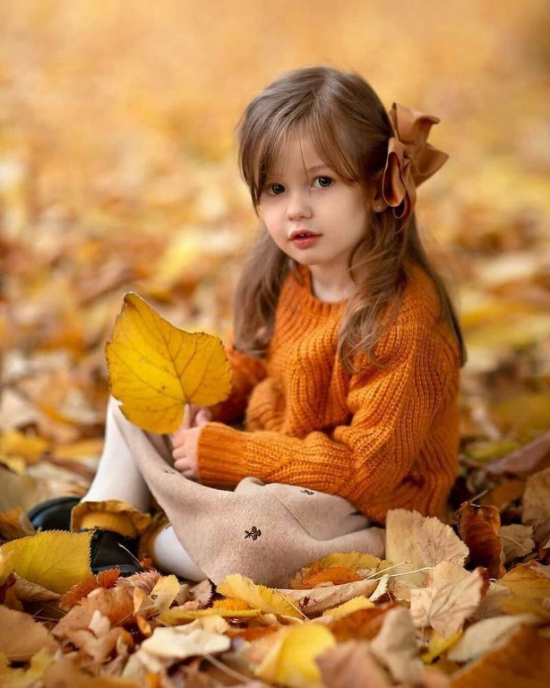 عکس آتلیه پاییزی کودک