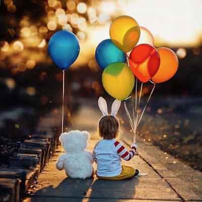 عکاسی نوزاد با بادکنک هلیومی عکاسی نوزاد با بادکنک هلیومی